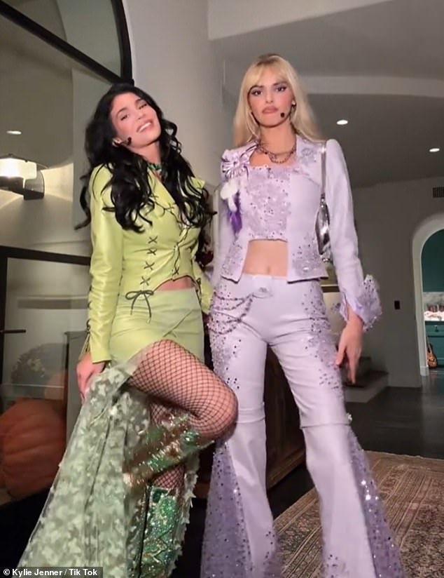 It was presenter Kendall and her sister Kylie Jenner who stole the show with their nostalgic wardrobe choice after being inspired by the Lizzie McGuire film.