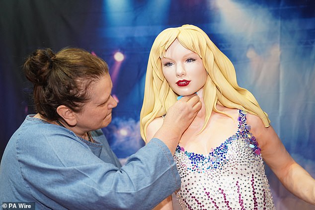 Elza is believed to have spent over 100 hours creating her Taylor Swift model.