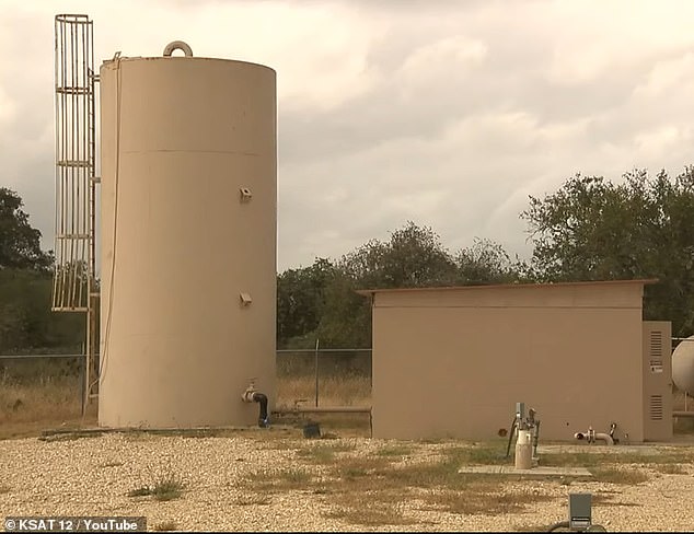 1730476415 327 Tiny Texas town where the tap water runs brown and