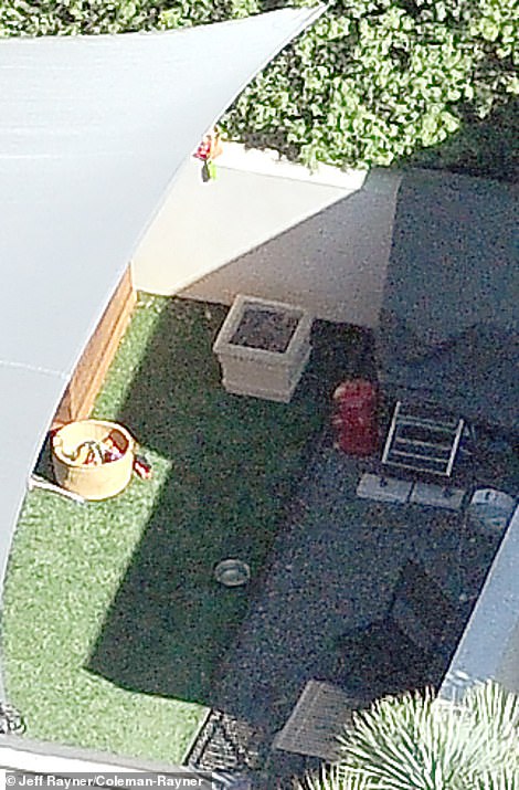 There's even a red fire hydrant (right) visible next to the kennel.