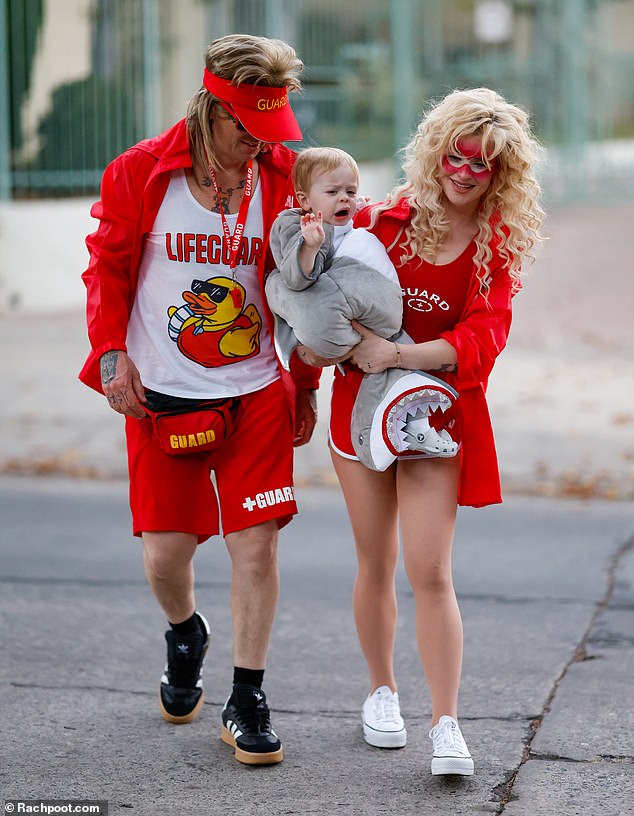 Kelly flaunted her fit figure in Los Angeles while enjoying Halloween with her family amid rumors about using Ozempic