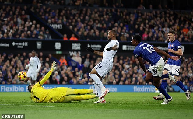 Leicester increased the pressure in the final minutes and got the tie.