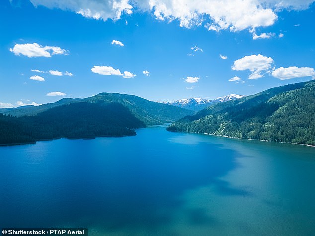 Located between the shores of Idaho's Palisades Reservoir and the snow-capped mountains of the Wyoming Range, the idyllic town of Alpine is home to just over 1,000 people.