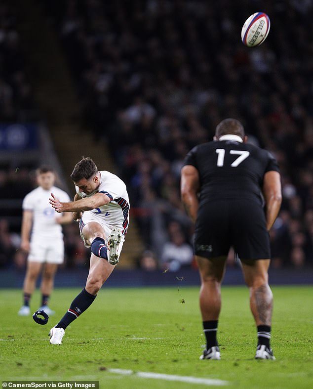 George Ford had two last attempts to get England into the game, but failed to convert.