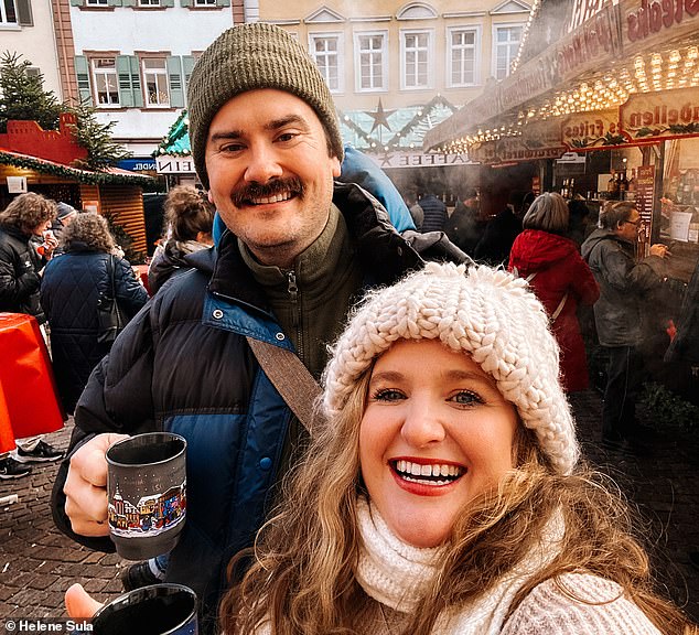 In the photo: Helene and her husband enjoy the Heidelberg Christmas market.