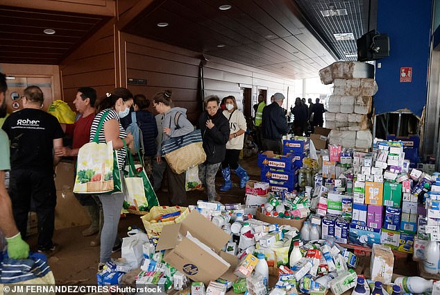 Food donations were made available to the most affected residents in Valencia