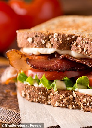 Soggy bread is more likely with sliced ​​white bread, so opt for sourdough, wholemeal, or wholemeal bread.