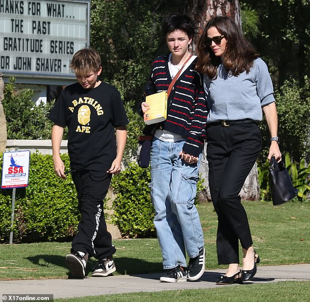 Jennifer looked casual and chic in a gray turtleneck with black pants and slingback heels, while Fin sported a red, white and blue cardigan with cargo jeans and Sameul dressed casually in all black.