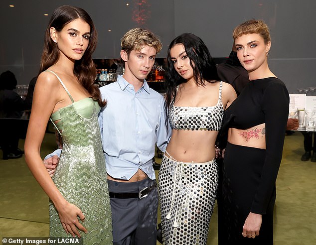 Kaia Gerber, Troye Sivan, Charli XCX and Cara posed for a photo together while mingling inside the event.