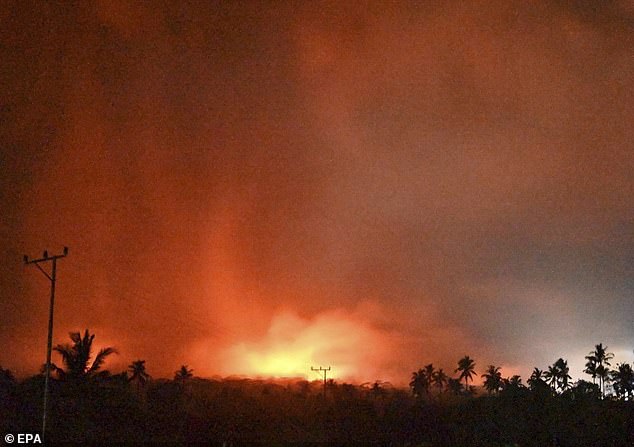 Lewotobi Laki-Laki Volcano spews volcanic materials in eastern Flores