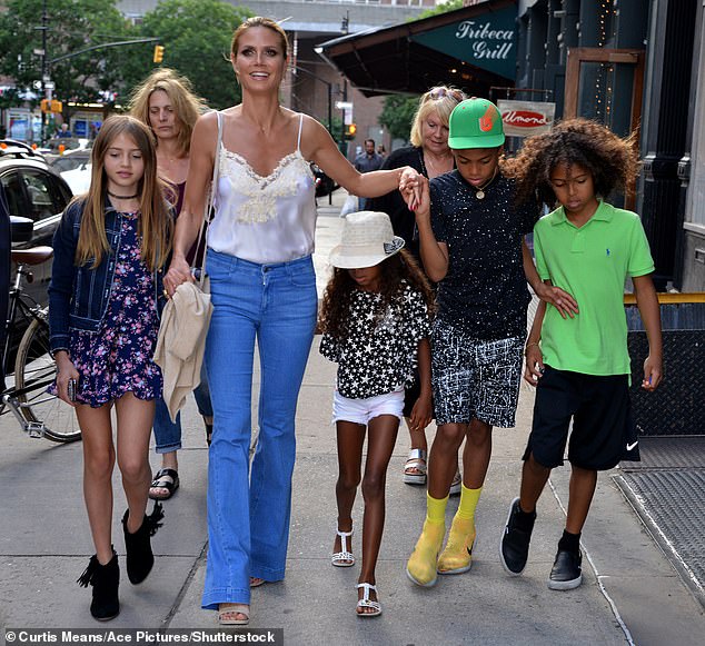 The supermodel photographed with her four children, Leni, Lou, Henry and Johan in 2016.