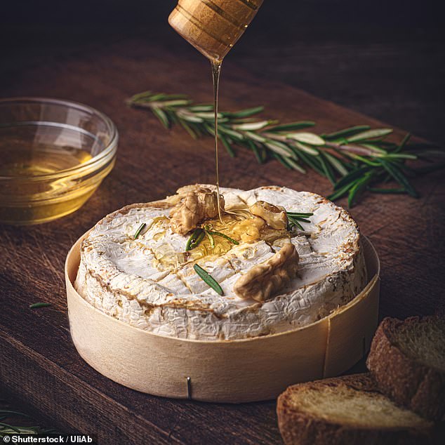 According to a study by the consulting firm NielsenIQ, only 35 percent of French people still regularly chew a cheese board.