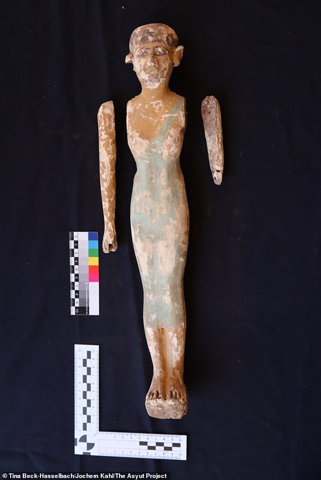 Idy was found in two wooden coffins packed with numerous grave goods, including wooden figurines. In the photo, a female figure made of wood.