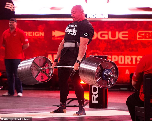 Hooper successfully lifts 981 pounds in the Elephant barbell deadlift en route to winning the Arnold Strongman Classic in 2023