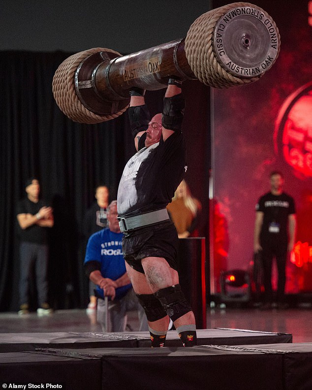 The Canadian achieved three repetitions in 90 seconds of the 195 kg Austrian log in the same competition.