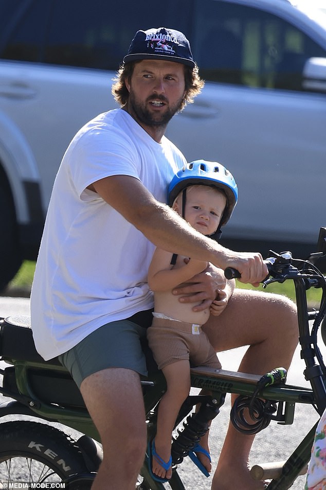 Doting dad Josh opted for a casual look in a plain white t-shirt, which he teamed with a pair of green shorts.