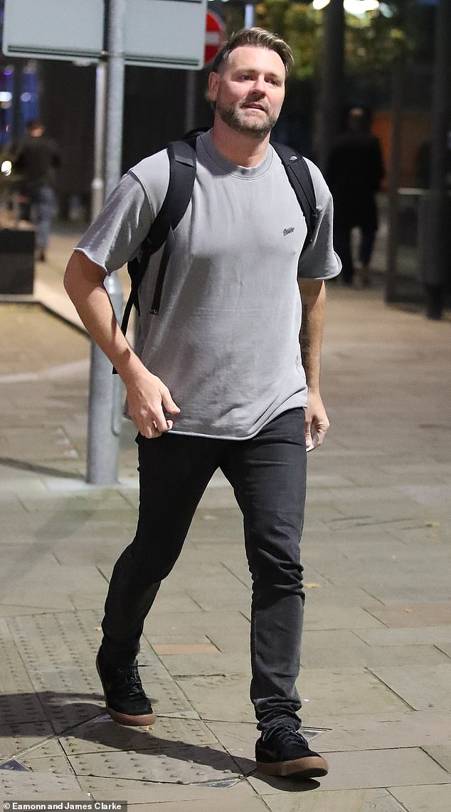 Brian McFadden was discreet in a gray t-shirt and black jeans.