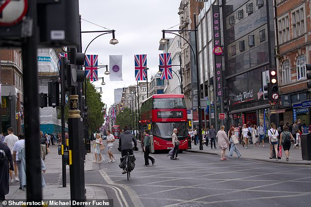 The researchers counted a total of 2,509 cyclists. Of them, 697 witnessed failure to stop when the traffic light was red.