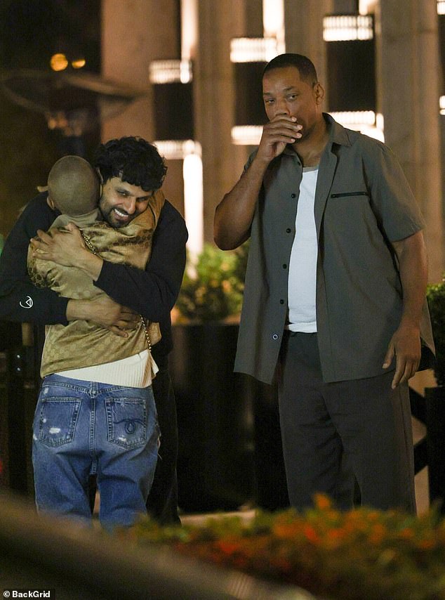 The couple was seen enthusiastically greeting life coach and former monk Jay Shetty, 37, during dinner.