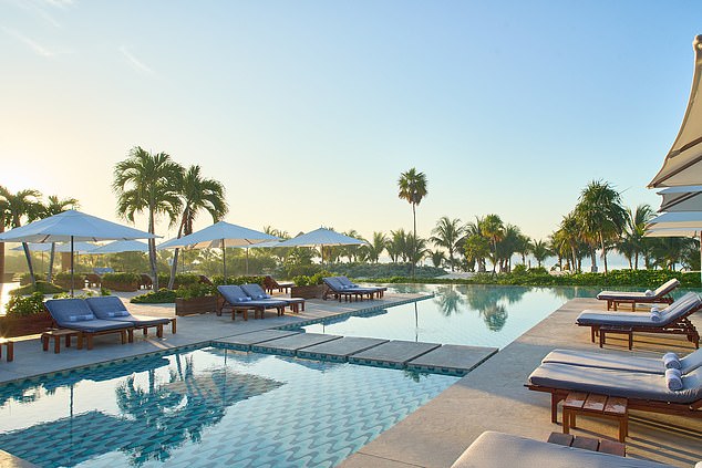 Divine: Chable Maroma's spacious pool