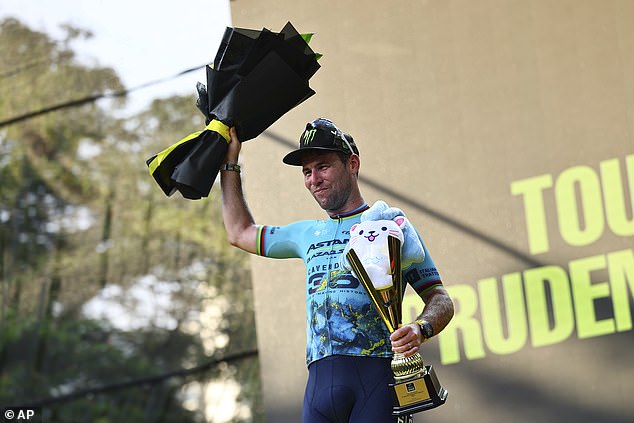 1731239037 426 British Tour de France legend Mark Cavendish WINS the final