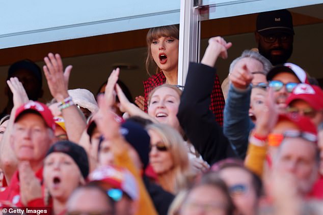 1731267270 538 Travis Kelce sends girlfriend Taylor Swift wild as breaks Kansas