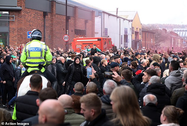 Officers used police horses to keep the peace in the hours before the Blades' 1-0 victory.