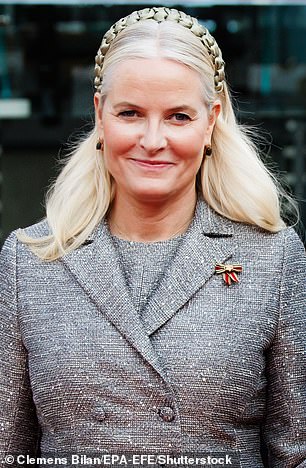 Crown Princess Mette-Marit holds the honor in the form of an arch