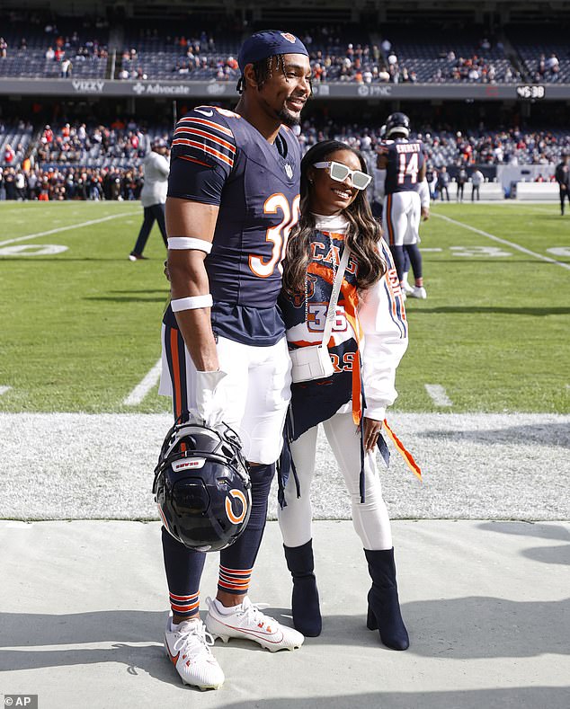 Biles was dressed in full Bears gear, with Chicago emblazoned on her hoodie.