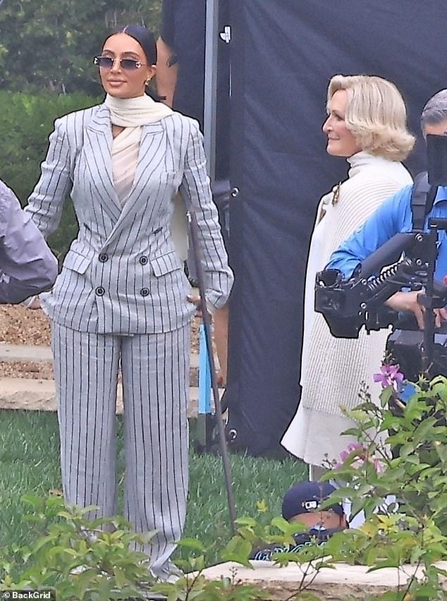 She was joined by iconic actress Glenn Close on the Los Angeles set.