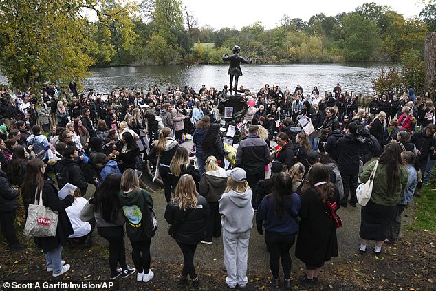 Large crowd gathers in London to honor former One Direction star