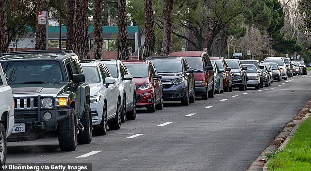 An Oakland street filled with traffic. The city also ranked poorly last year.