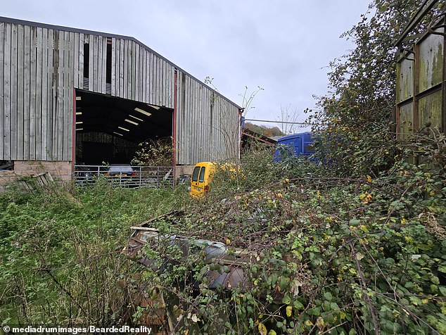 An image of the barn where the vehicles are kept from the outside.