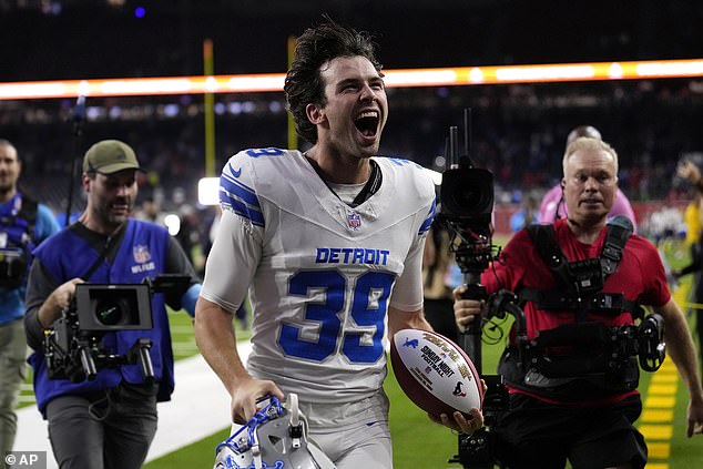 Jake Bates kicked a winning field goal for Detroit after the controversial no-call.