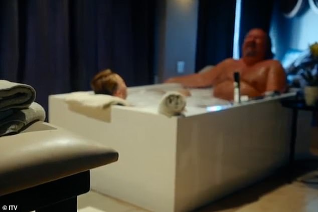 Gary and Eliot drank delicious glasses of red wine while taking a bath and laughing together in the episode of the new series.