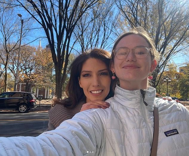 JLo's sister, Lynda López, with Violet Affleck