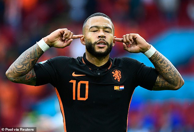 Footballer Memphis Depay previously held the celebration and previously gave the reason for the gesture, also stating that he was blocking out the noise of others.