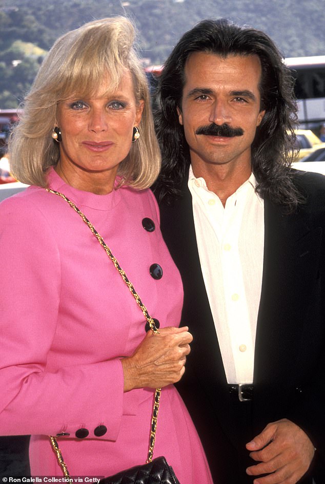 The star dated Greek composer Yanni for almost a decade, from 1989 to 1998; seen in 1991