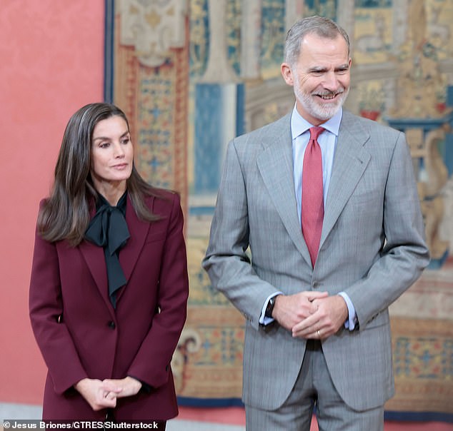 The Queen opted to wear glamorous makeup, sporting bright purple eyeshadow, blush, highlights and lip gloss.