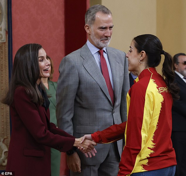 1731504478 958 It looks good on you Queen Letizia of Spain wears