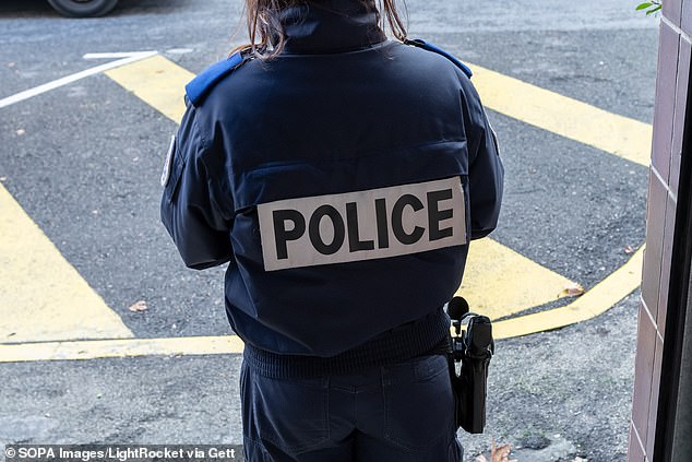 The suspect was arrested yesterday in Toulon. (In the photo: a policewoman at the Toulon central police station)