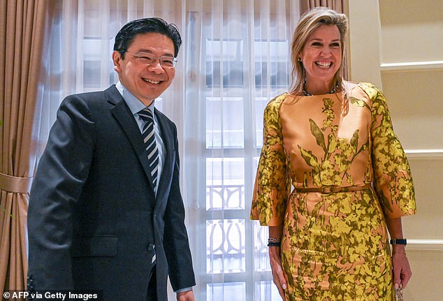 Queen Máxima of the Netherlands looked stunning in a yellow silk dress while attending the Singapore FinTech festival today. Pictured meeting Prime Minister Laurence Wong.