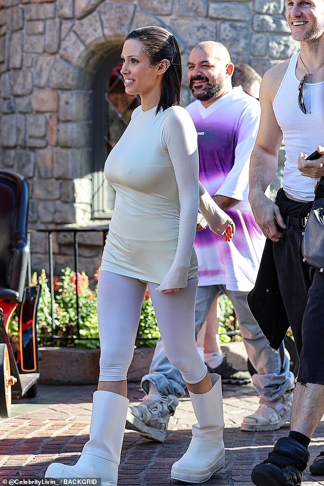 Even without Kanye's presence, Bianca opted for the striking minimalist looks she usually wears in his presence, although she was dressed much more modestly than usual.