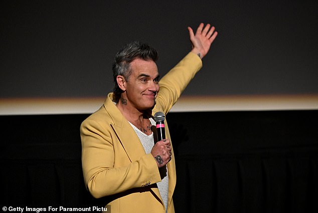 Robbie pulled back her long gray locks as she smiled for photos before taking to the stage to chat to the audience.