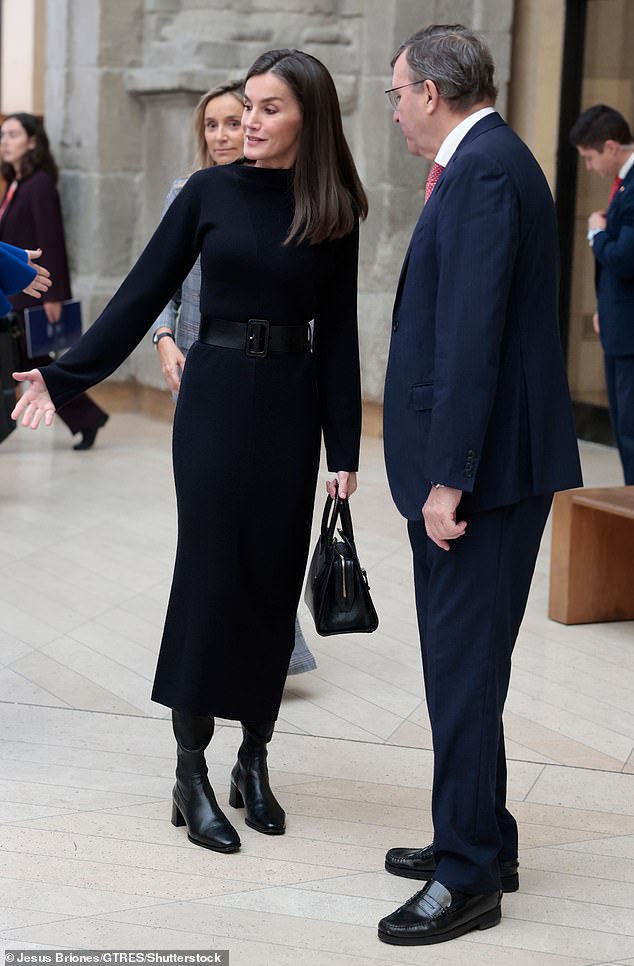 Letizia was caught chatting with José Ángel Martínez Sanchiz -president of the Aequitas Foundation- before the event