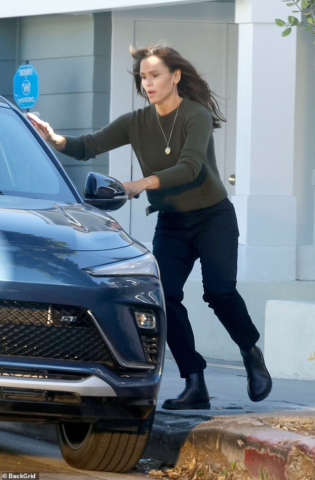 Jennifer filmed a frantic moment in which she ran towards a parked car