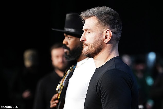 The duo will finally fight for the heavyweight title after the fight was originally postponed.