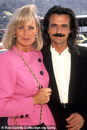 The star dated Greek composer Yanni for almost a decade, from 1989 to 1998; seen in 1991