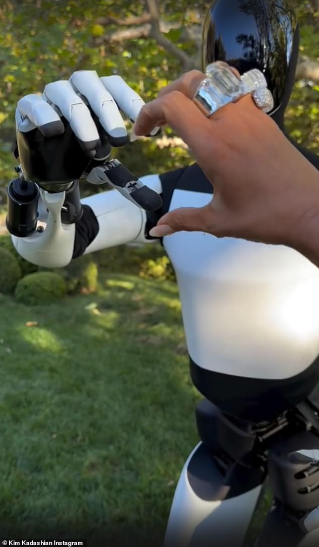 He asked the robot to make a heart shape with its hands. Kardashian was surprised when the robot was able to complete the gesture.