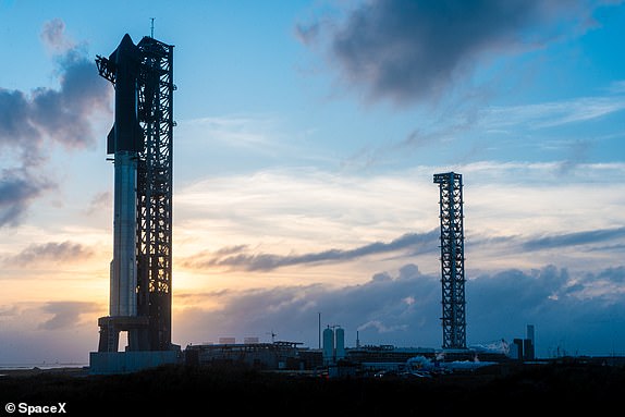 SpaceX spacecraft: https://x.com/SpaceX/status/1858894148914606196